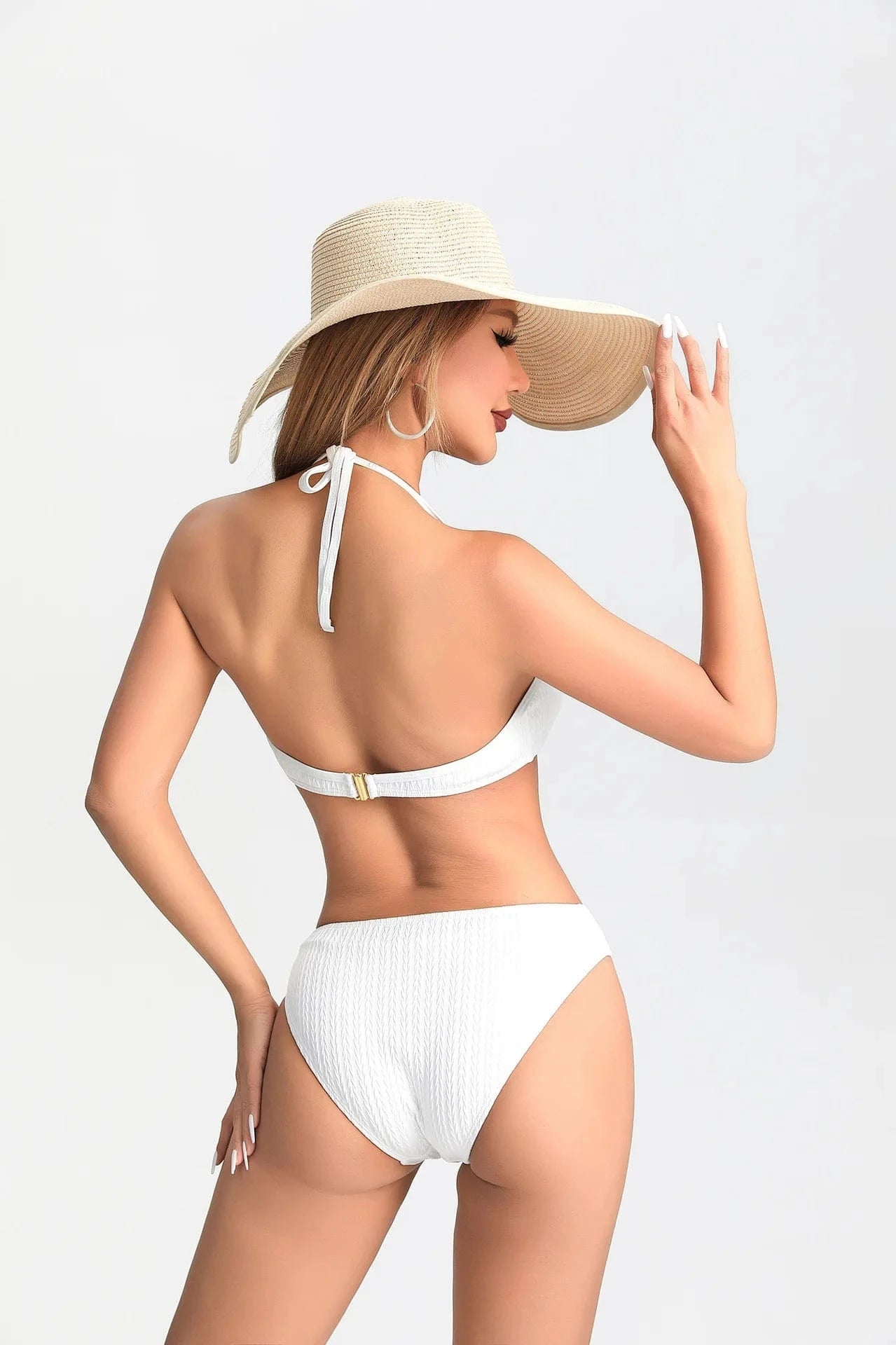Maillot de Bain 1 Pièce avec Découpes Élegantes et Détails Dorés