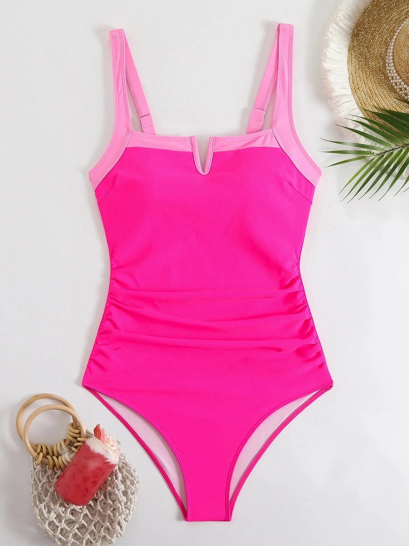 Maillot de bain noir une pièce à encolure V élégante - Élégance intemporelle à la plage