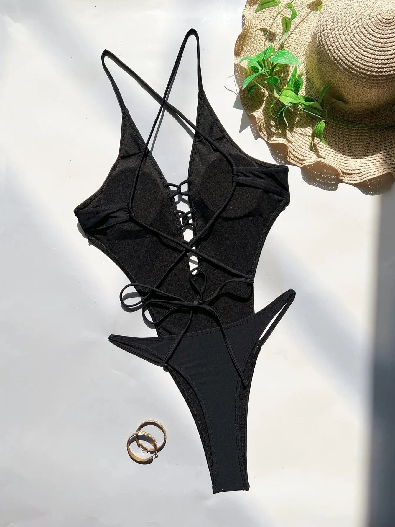 Maillot de Bain Tendance Échancré Noir : Élégance et Modernité pour l'Été 2025