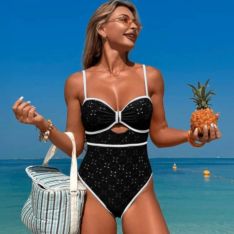Maillot de Bain Une Pièce Chic Bleu Clair avec Détail Élégant et Bretelles Réglables.