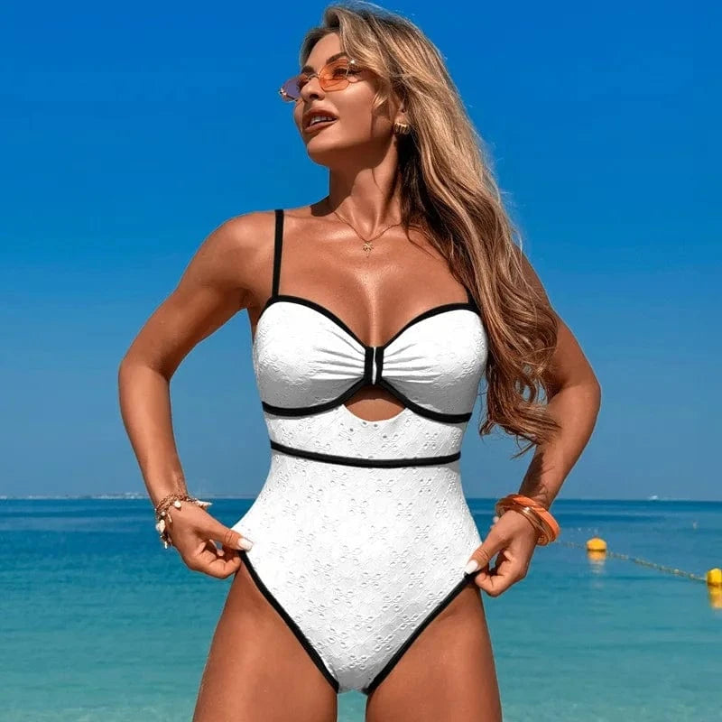 Maillot de Bain Une Pièce Chic Bleu Clair avec Détail Élégant et Bretelles Réglables. Blanc / S