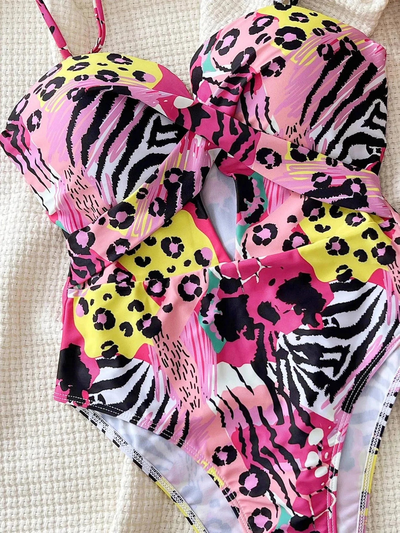 Maillot de Bain Une Pièce Design Moderne - Élégance et Confort pour Vos Moments de Plage