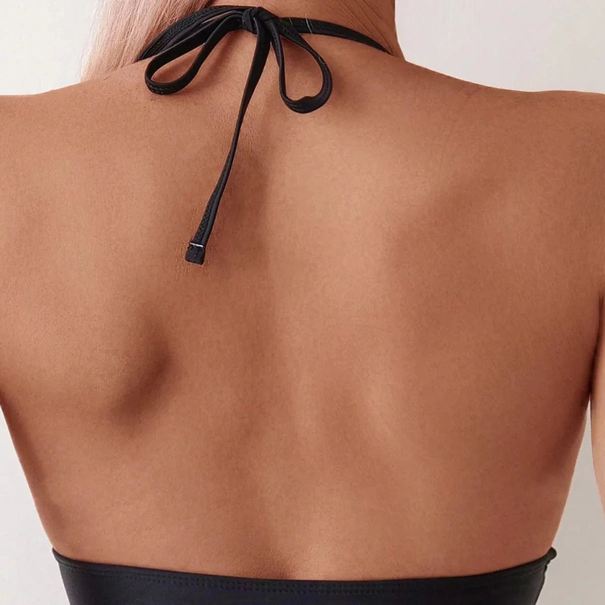 Maillot de Bain Une Pièce Élégant avec Découpes en Mesh Noir - Design Moderne et Sophistiqué