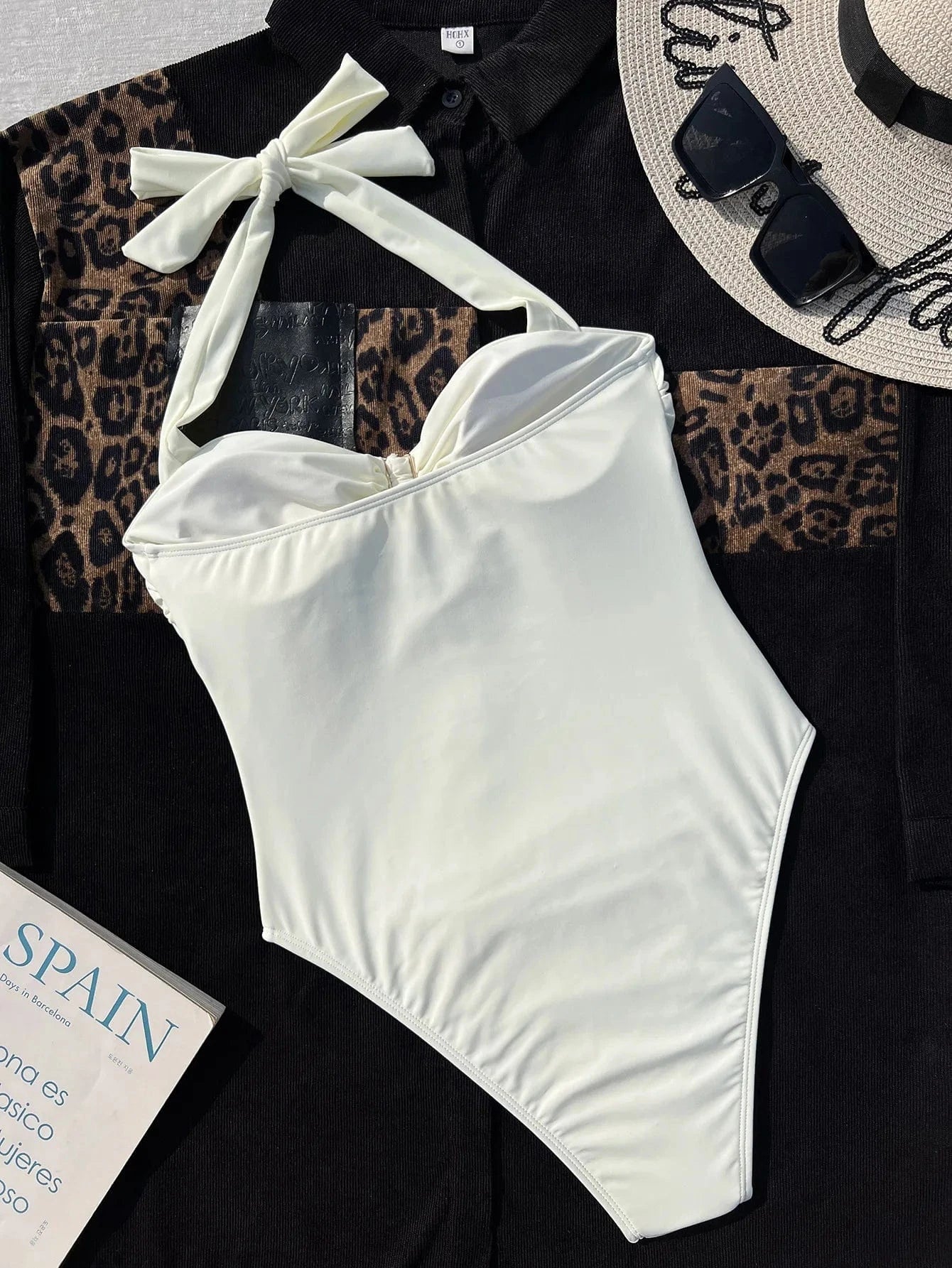 Maillot de Bain Une Pièce Orné Floral Blanc - Élégance Intemporelle pour la Plage