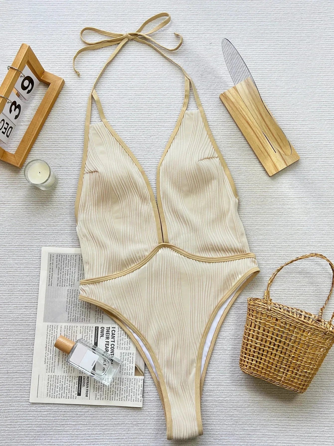 Maillot de Bain Une Pièce Plissé Élégant Col V Profond - Allure Sophistiquée et Confort Assuré
