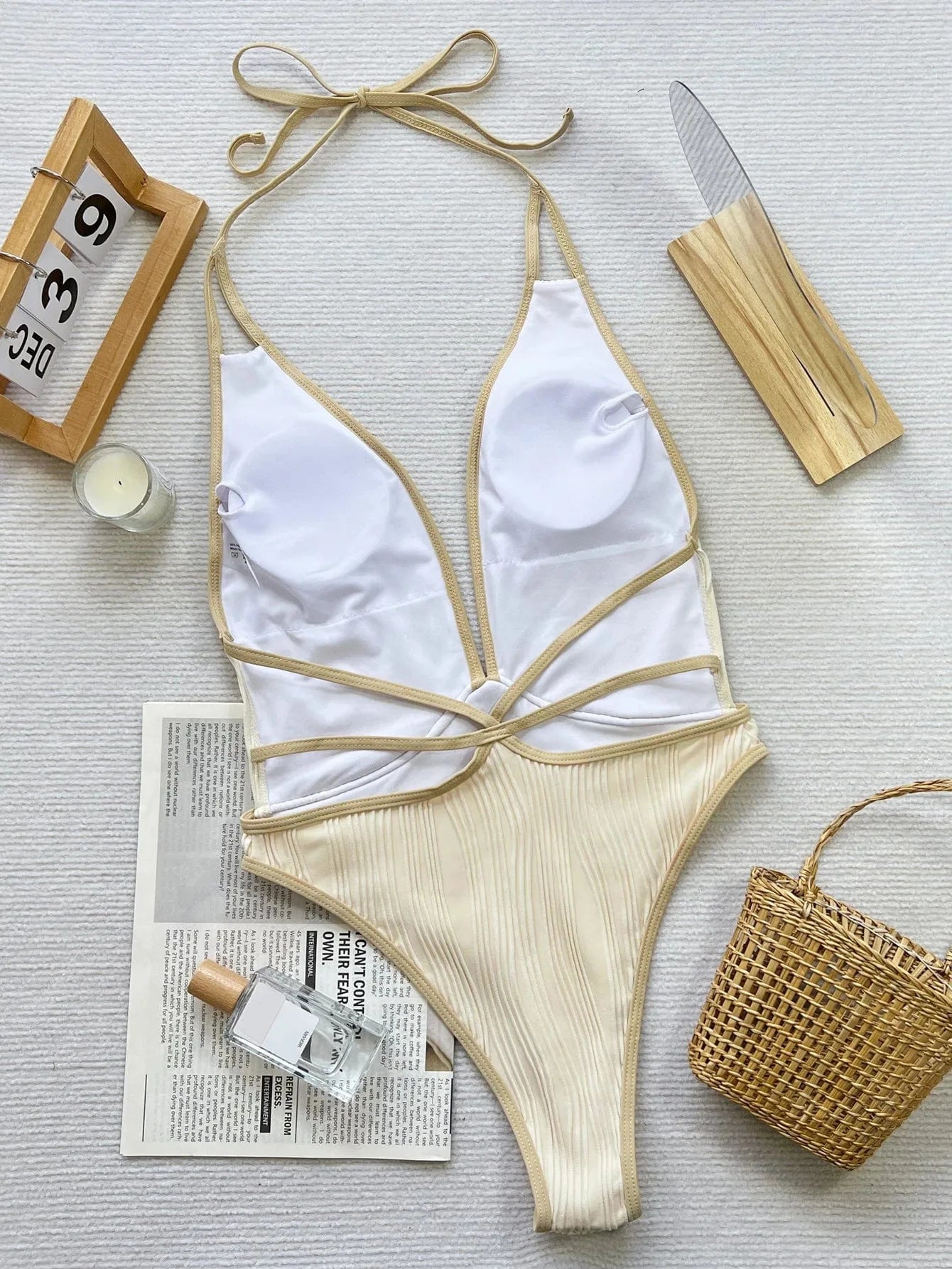 Maillot de Bain Une Pièce Plissé Élégant Col V Profond - Allure Sophistiquée et Confort Assuré
