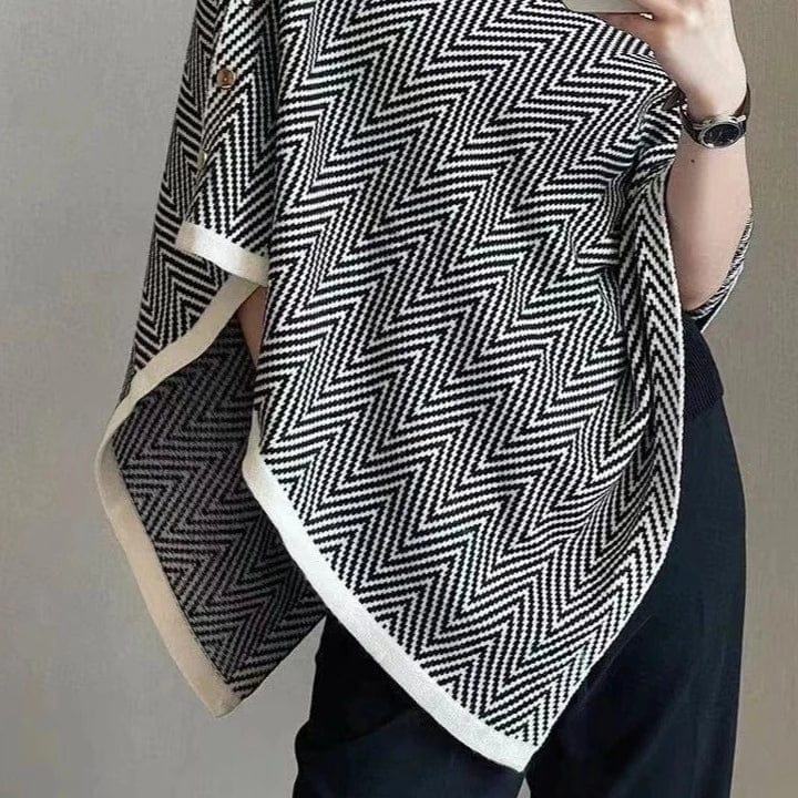 Poncho en laine noir et blanc motif optique - Collection So Chic