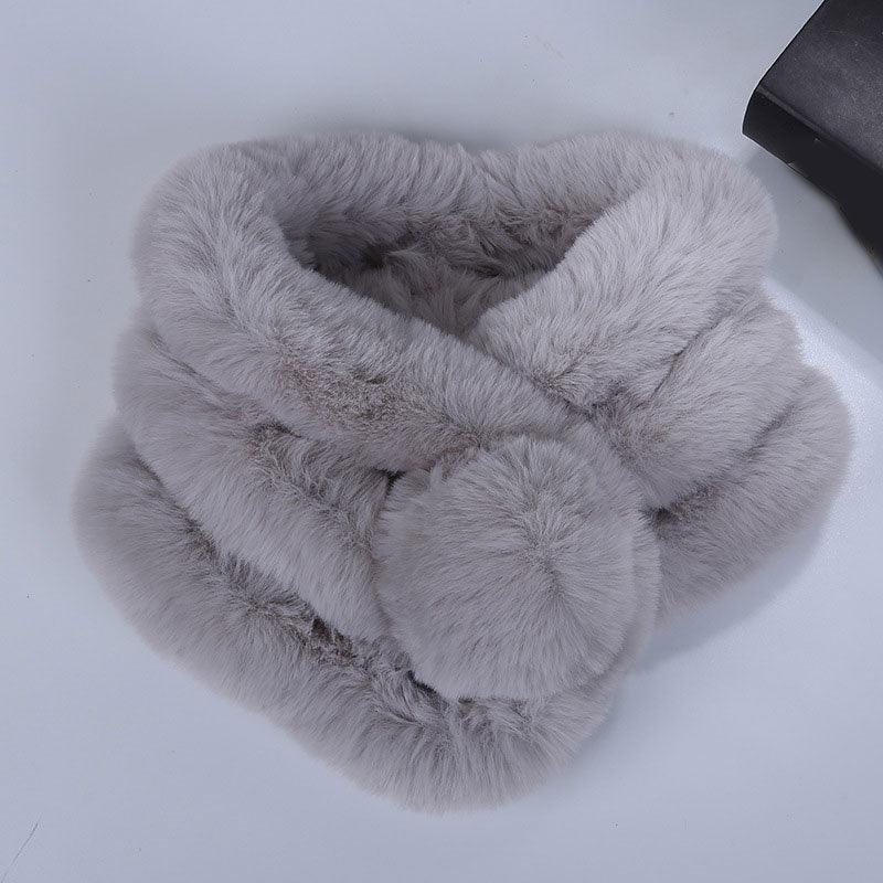 Snood Luxe en Fausse Fourrure avec Pompon