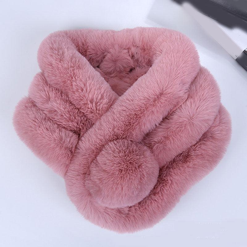 Snood Luxe en Fausse Fourrure avec Pompon Rose