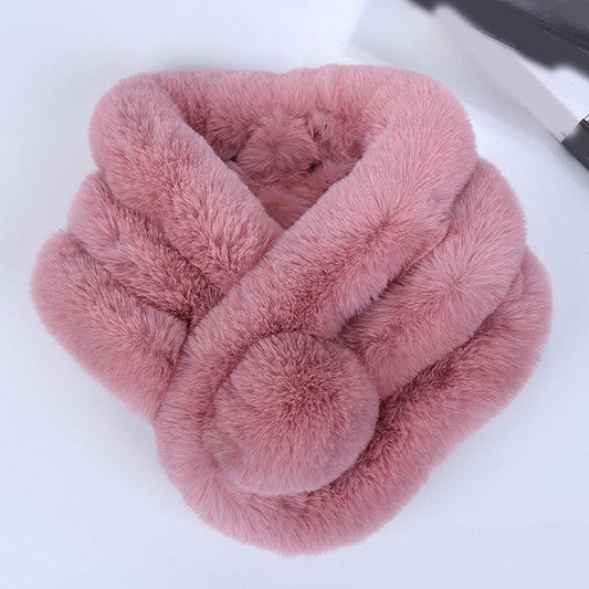Snood Luxe en Fausse Fourrure avec Pompon Rose